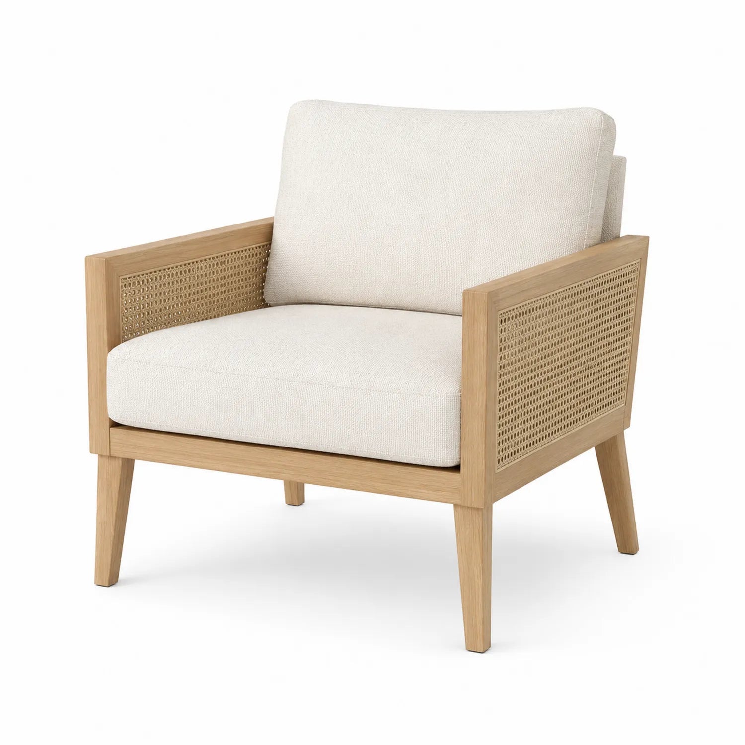 Sillón de madera y ratán con cojines crema